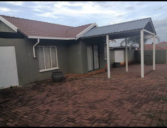 3 BEDROOM HOUSE FOR SALE IN TLHABANE WEST